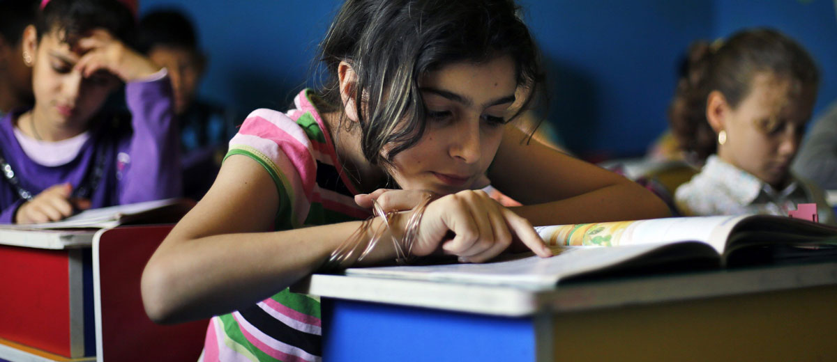 क्यों ज़रूरी है स्कूलों के इस पागलपन से पीछे लौटना